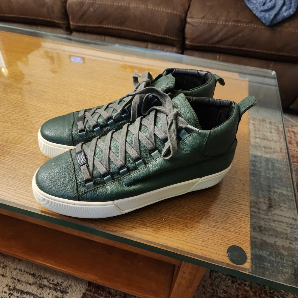 shoes - Picture 3 of 3